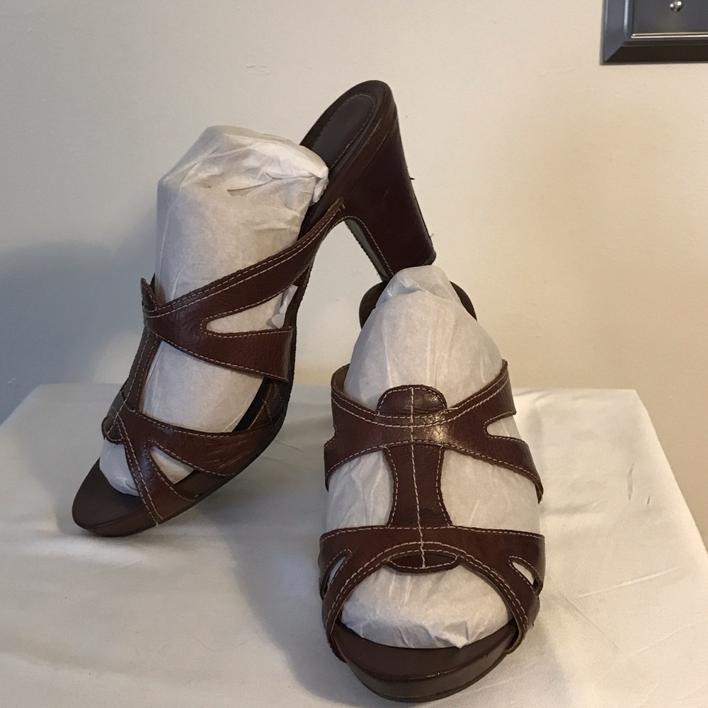 Clarks Saddle Brown Strappy Women's Heels size 8 comfortable